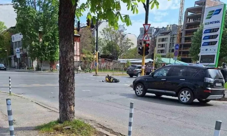 Мъж пострада при тежка катастрофа в София. Инцидентът стана малко