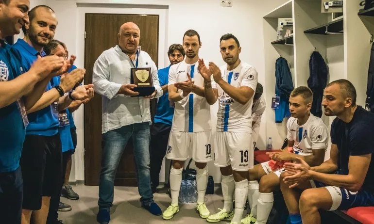 Министър Кралев подкрепи Варна Сити в първата му среща от Шампионската лига по футзал - Tribune.bg