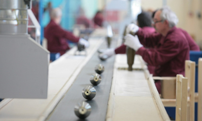 Синдикатите във ВМЗ до Нинова: Служителите са обезпокоени за заплатите си - Tribune.bg