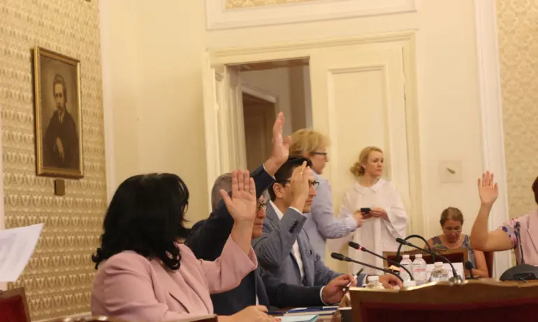 Бюджетната комисия реши: 150 млн. лв. за ръст на заплатите в МВР, 75 млн. лв. за военнослужещите - Tribune.bg