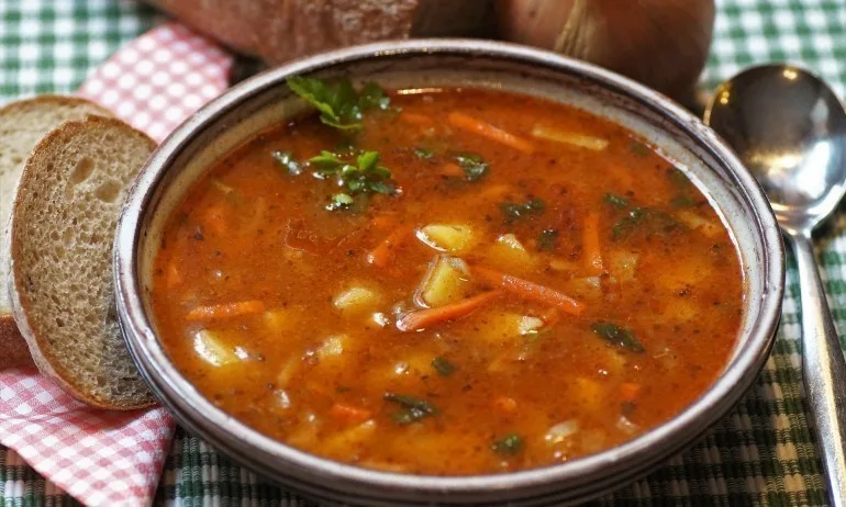 Около 50 000 души от уязвимите групи ще продължат да получават топъл обяд - Tribune.bg