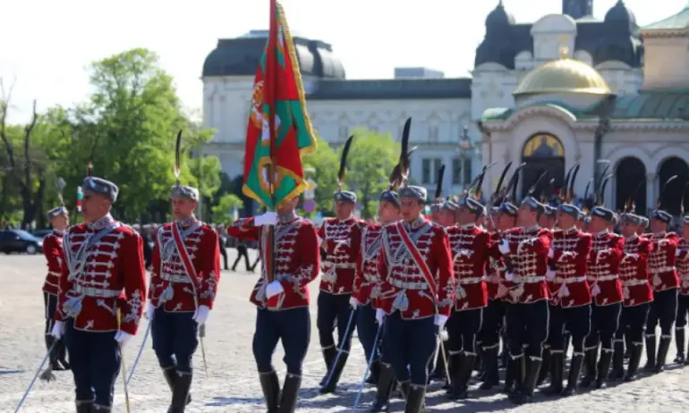 С почти 30% вдигат заплатите на военнослужещите, предложението е на всички групи в НС - Tribune.bg