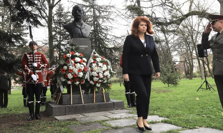 Йотова: Това, че определени политици имат страх и комплекс от Румен Радев, си остава за тяхна сметка - Tribune.bg