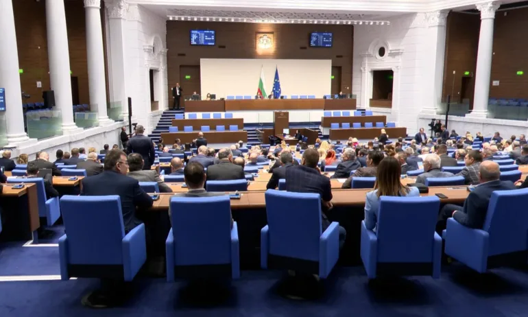 Народното събрание не събра кворум, заседанието пропадна - Tribune.bg