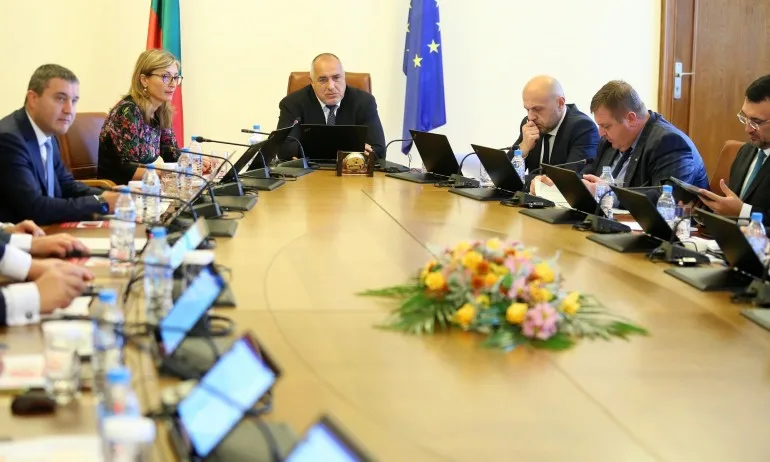 Дават по 40 лв. за Коледа на 1 276 200 пенсионери - Tribune.bg