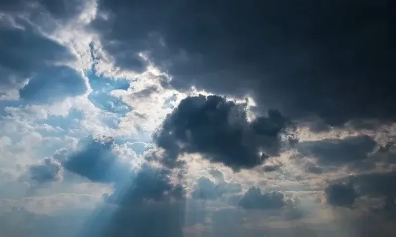 Времето днес: Облачно с валежи и гръмотевици - Tribune.bg