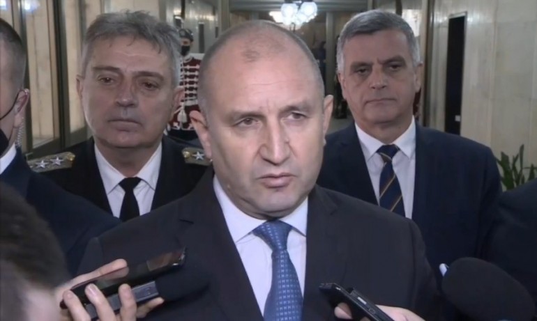 Радев критикува F-16: Забавянето им носело риск да загубим въздушен суверенитет - Tribune.bg