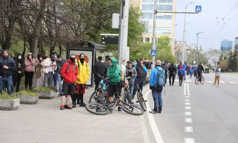 В издирване на стадния имунитет... - Tribune.bg