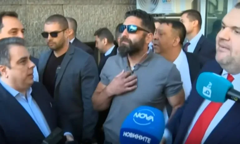 Безпрецедентет скандал между Пеевски и Василев пред НС - 18.09.2025 г. - Tribune.bg