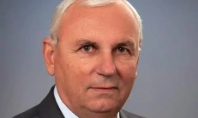 Идеологът на Радевата партия освети горещите ѝ връзки с Кремъл - Tribune.bg