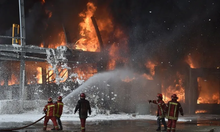 Повдигнаха обвинения на премиера и на трима бивши министри за експлозията в Бейрут - Tribune.bg