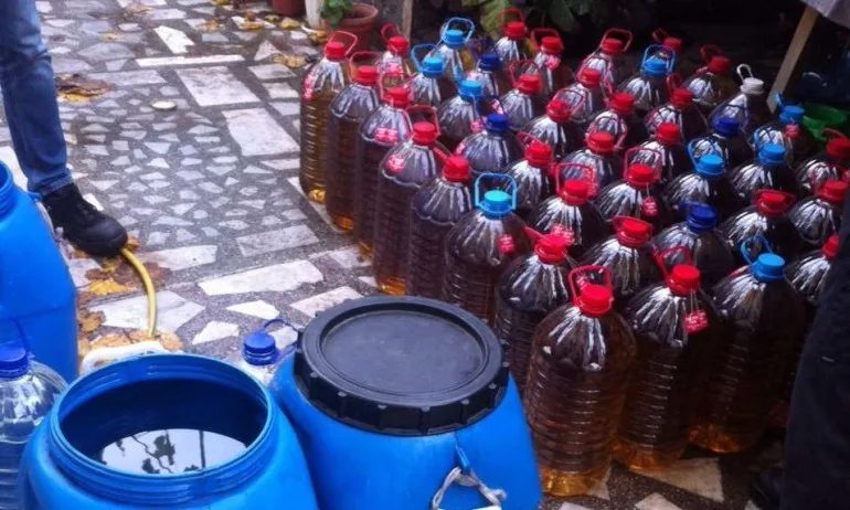 400 л. ракия без документи е иззета в Севлиево и Лом - Tribune.bg