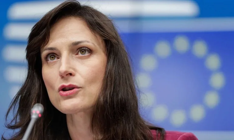 Мария Габриел: ЕС показва голяма солидарност по отношение на ваксините - Tribune.bg