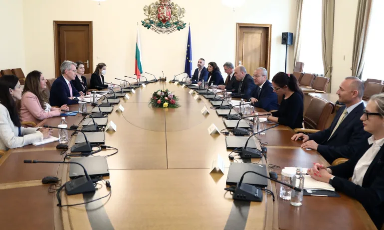 Енергийната сигурност във фокуса на разговора между Джефри Паят и Гълъб Донев - Tribune.bg