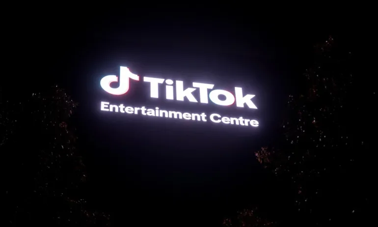Поръча маратонки за над 230 евро през TikTok, получи два пакета носни кърпи - Tribune.bg