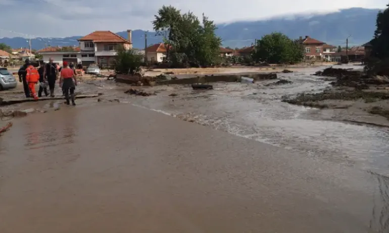 Трима министри на проверка в Каравелово, хората в страх от ново наводнение - Tribune.bg