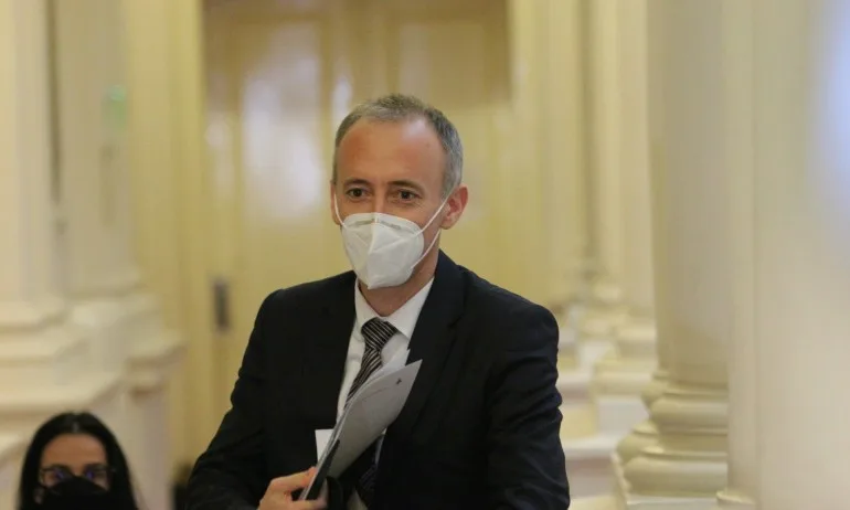 Вълчев: Присъственото обучение зависи от ваксинацията - Tribune.bg