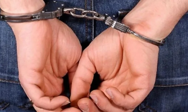 Пуснаха на свобода учител, обвинен в блудство с ученички - Tribune.bg