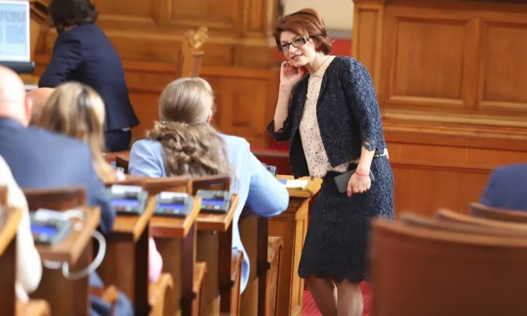 Десислава Атанасова: Г-н Радев се превръща в рецидивист - Tribune.bg