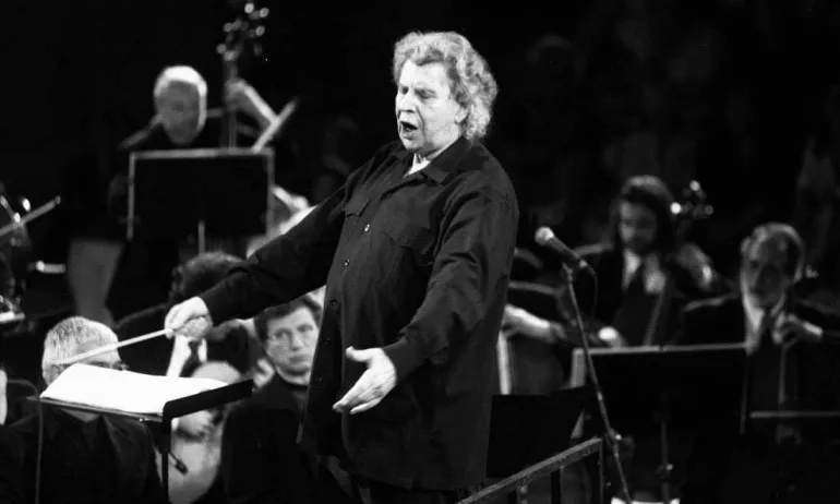 Почина композиторът на Зорба Гъркът Микис Теодоракис - Tribune.bg