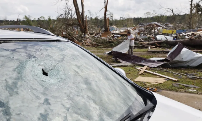 Най-малко 3 убити, десетки ранени, след като мощна система от бури удари няколко щата в САЩ - Tribune.bg