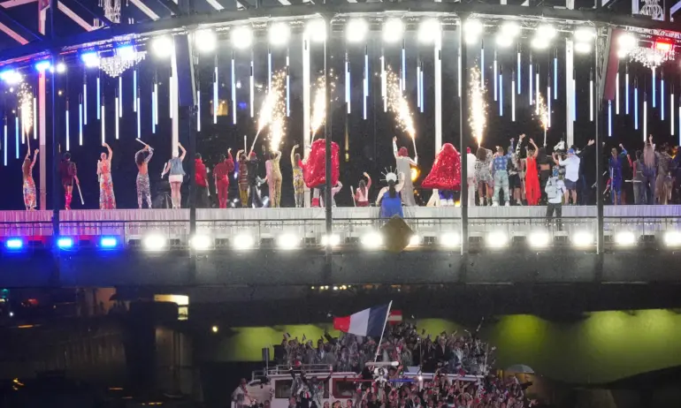 Мрежата за откриването на Олимпиадата: Гей парад с хорър елемент, пародия и вакханалия - Tribune.bg