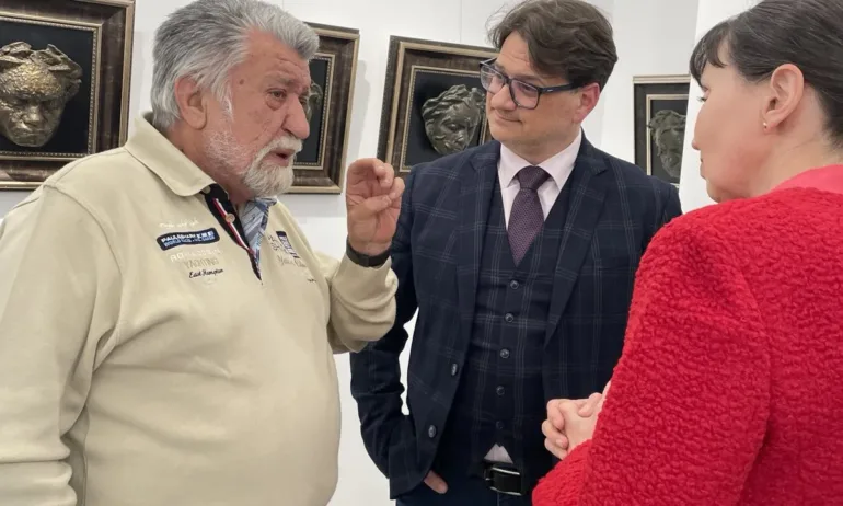 Вежди Рашидов възкреси прочутите си маски на Бетовен в представителна изложба, която развълнува артисти, интелектуалци и политици - Tribune.bg