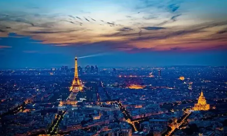 Икономия: Франция ограничава светещите реклами нощем - Tribune.bg