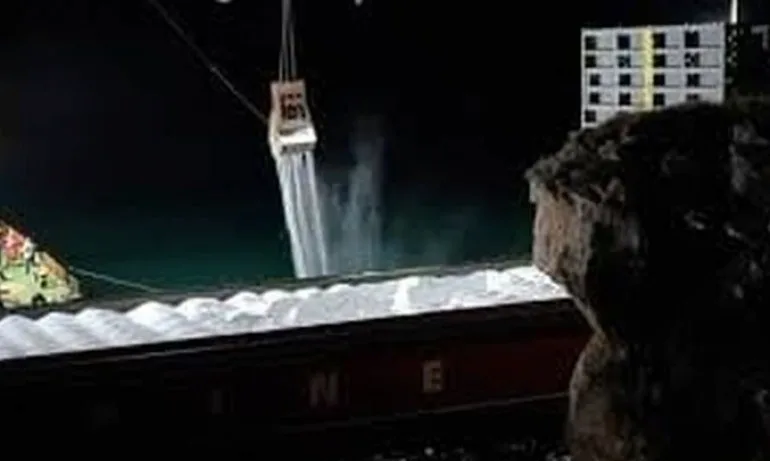 Екокатастрофа: Каварна обяви бедствено положение заради заседналия кораб - Tribune.bg