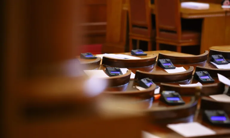 Парламентът заработи от третия опит /ОБНОВЕНА/ - Tribune.bg