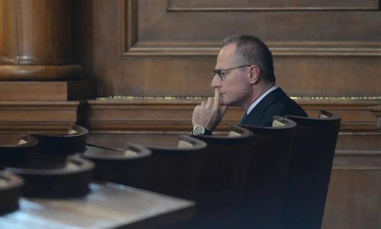 Депутати: Въпрос на морал е оставка на Лозан Панов - Tribune.bg