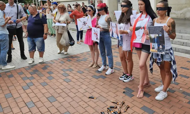 Втори ден на протести срещу насилието във Варна и Добрич - Tribune.bg