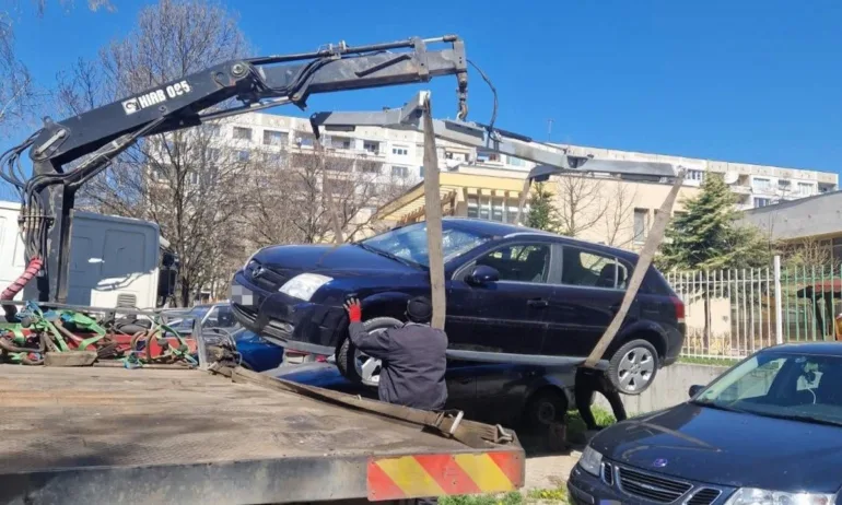 Премахнаха принудително 138 изоставени автомобила от софийски улици - Tribune.bg