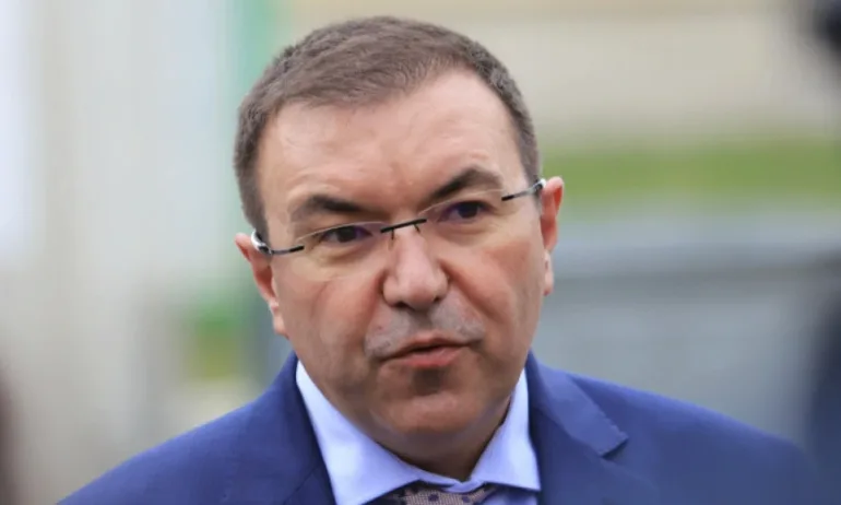 Проф. Ангелов: Когато имаш 6 млн. население, не ти трябват 36 млн. дози ваксина - Tribune.bg