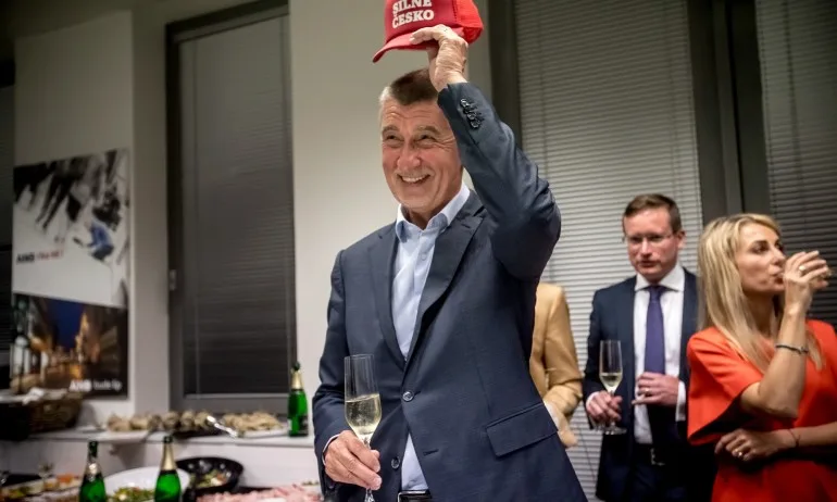 Без да иска – бодигард откри стрелба на борда на самолета на Бабиш - Tribune.bg