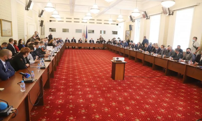 Единият бил рекетиран от Борисов по времето на Орешарски, другият гледал клипче година преди Стайков да отиде в ареста - Tribune.bg