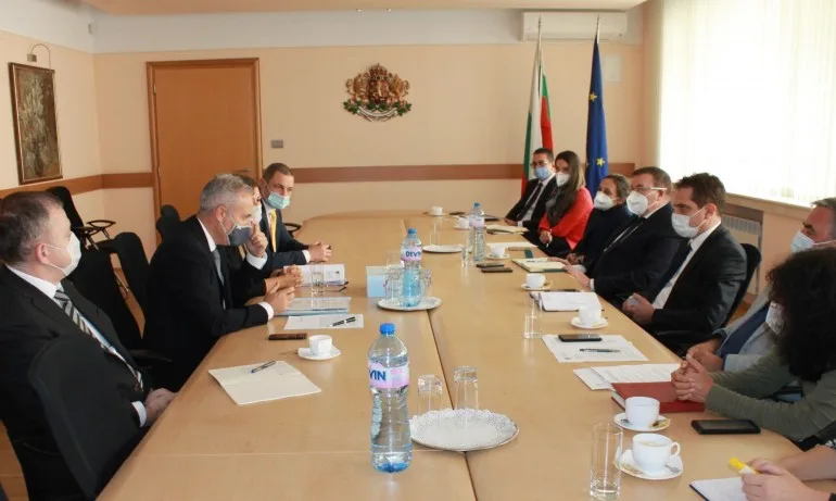 Турска компания планира да произвежда чаши със специално покритие против COVID-19 в завода си в България - Tribune.bg