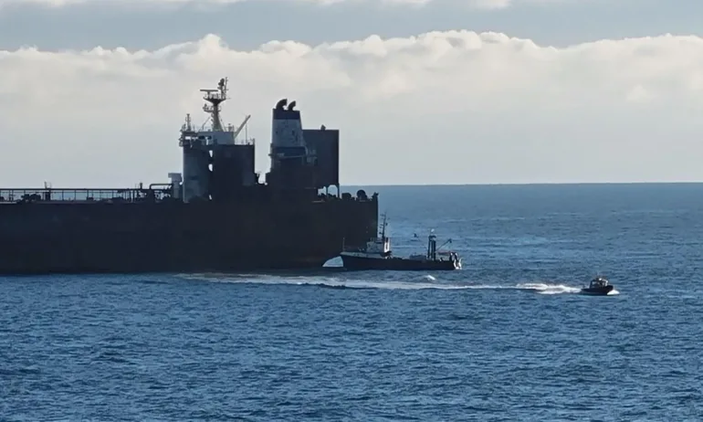 Продължава операцията по изтеглянето на заседналия танкер Кайрос край Ахтопол - Tribune.bg