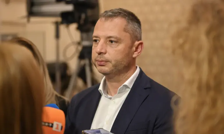 Делян Добрев отново предлага отпадане на дерогацията - Tribune.bg