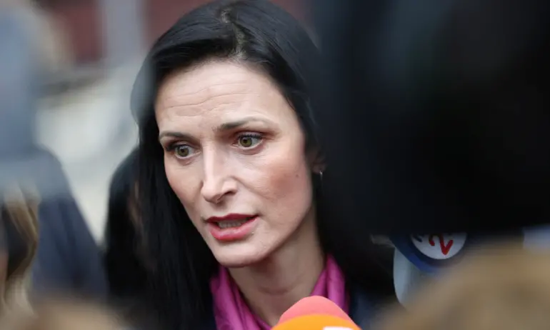 Христо Иванов и Мария Габриел единствени сложили подписи под коалиционното споразумение - Tribune.bg