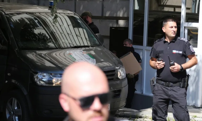 Божков, БСП и десни зоват за бунт в защита на Радев - Tribune.bg