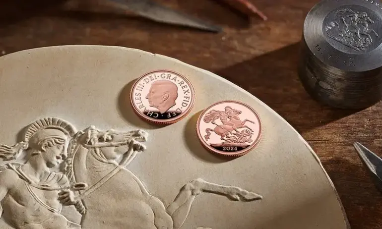 Пуснаха златен британски суверен с лика на Чарлз III - Tribune.bg