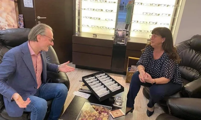 Черепа и Лозан Панов с обща пиарка? - Tribune.bg