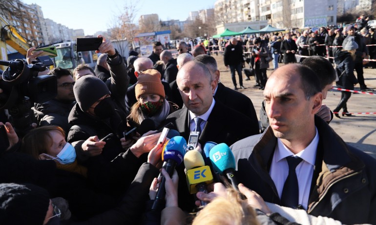 За Радев имало много позитивни сигнали от посещението на Кирил Петков в РСМ - Tribune.bg