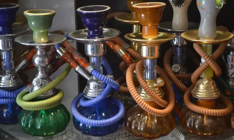 ПП-ДБ искат забраната за пушене на обществени места да обхване всякакви устройства, включително наргилета - Tribune.bg