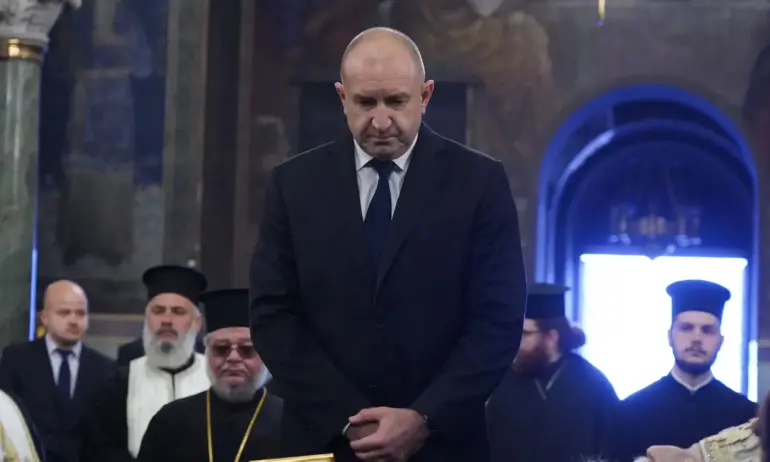 Държавни мъже и политици се простиха с патриарх Неофит - Tribune.bg