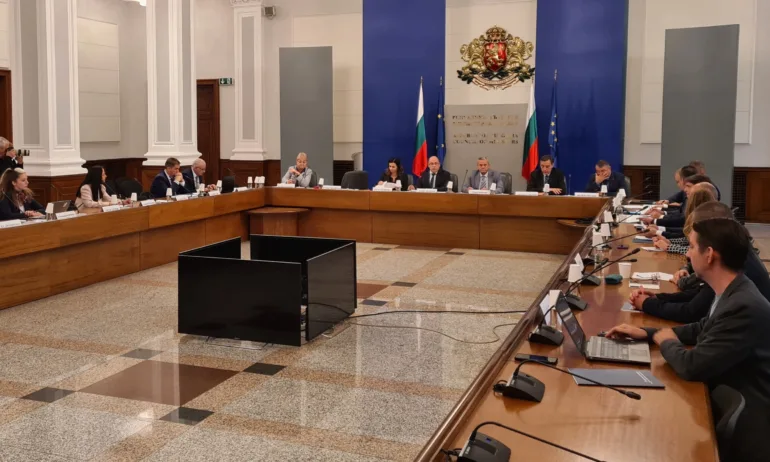 Тристранката отхвърли предложенията на Нинова - Tribune.bg