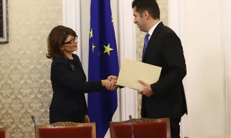 Първа среща на ГЕРБ и промяната, ПП дойдоха с презентация как БНБ и МФ грешат за дефицита - Tribune.bg