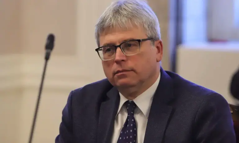 Куриоз: Шефът на НЗОК подаде оставка, после я оттегли (ОБНОВЕНА) - Tribune.bg