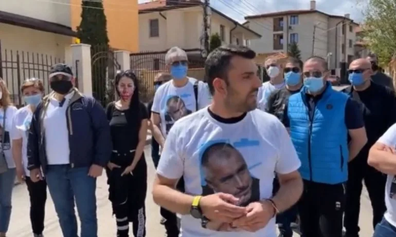 Готвели поредна грозна акция пред дома на Борисов, ГЕРБ – това няма да продължи - Tribune.bg